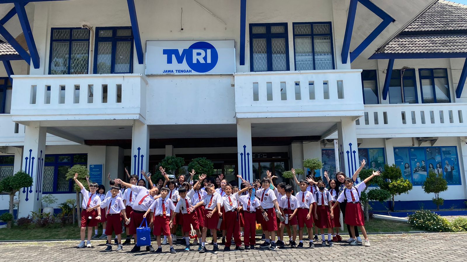 Fokus Tingkatkan Kontribusi dalam Dunia Pendidikan: TVRI Stasiun Jawa Tengah Terima Kunjungan SD Shalom Semarang