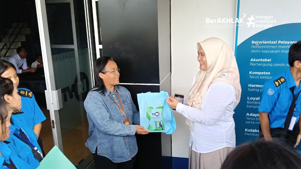 Petualangan Seru Siswa SMK Tunas Kasih di Balik Layar TVRI Stasiun Kalimantan Barat