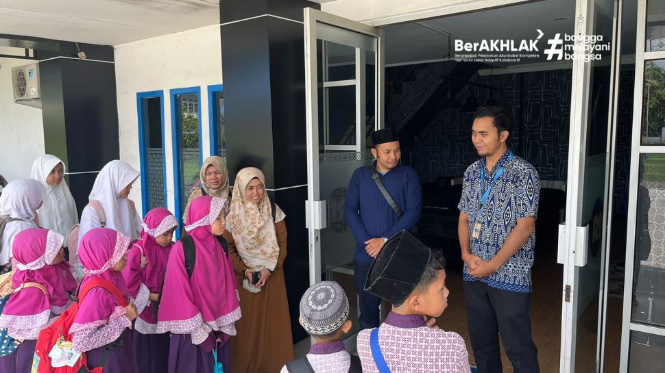 Siswa SDIT Insantama Pontianak Belajar Produksi Siaran di TVRI Stasiun Kalimantan Barat