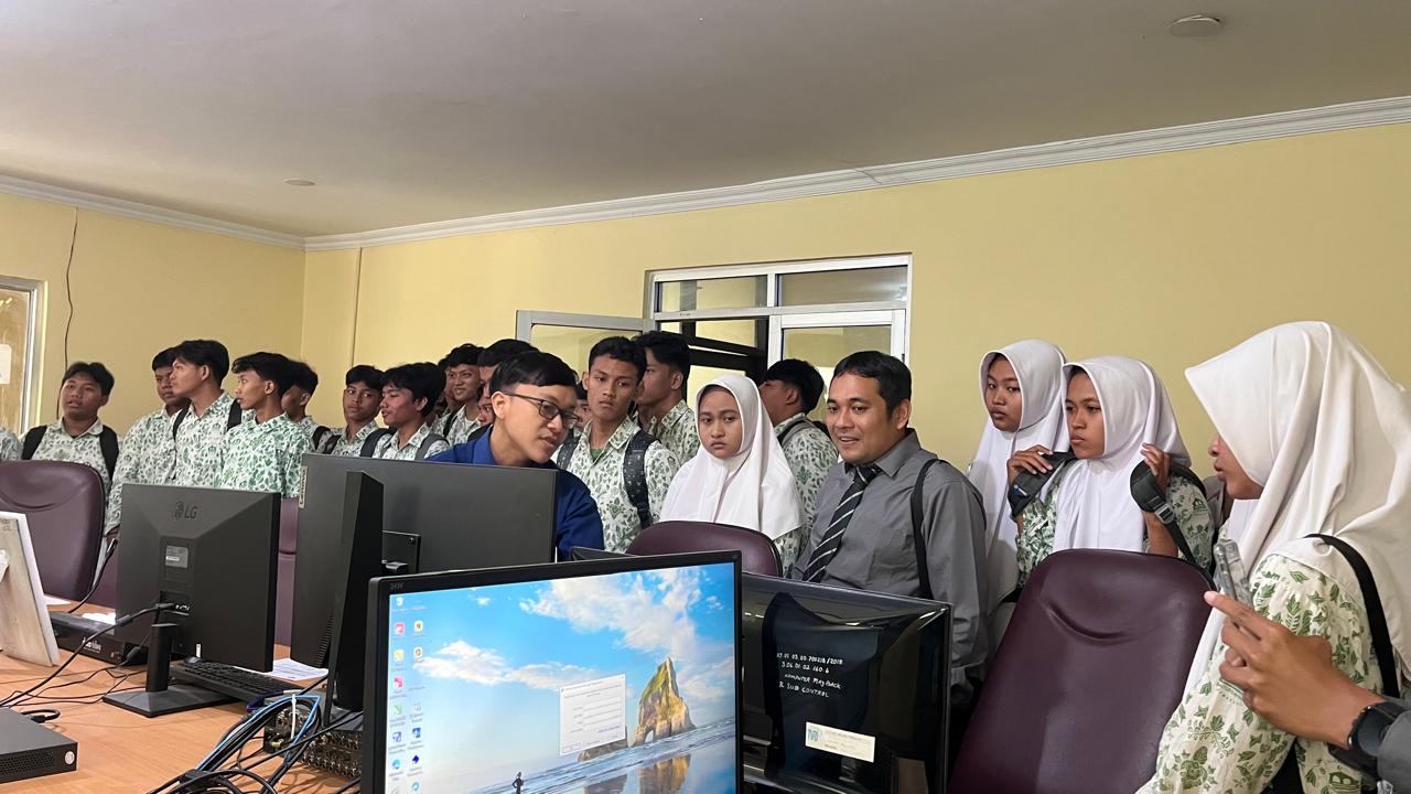 Dari Layar Kaca ke Studio Langsung: Catatan Kunjungan SMK Islamic Center Baiturrahman di LPP TVRI Jawa Tengah