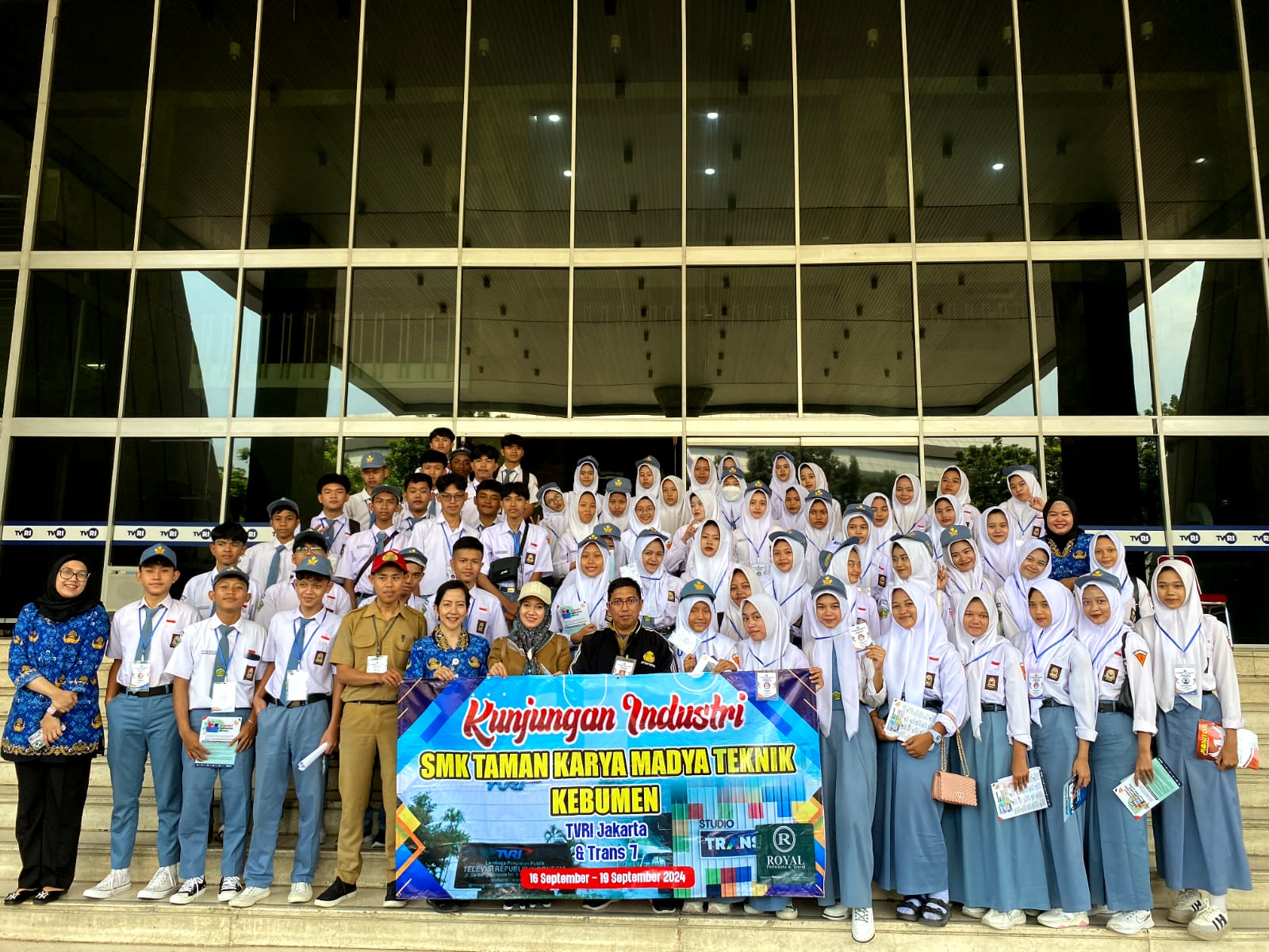 Para Pelajar SMK Taman Karya Madya Teknik Kebumen Terkesan dengan Kiprah TVRI Sebagai Pemersatu Bangsa