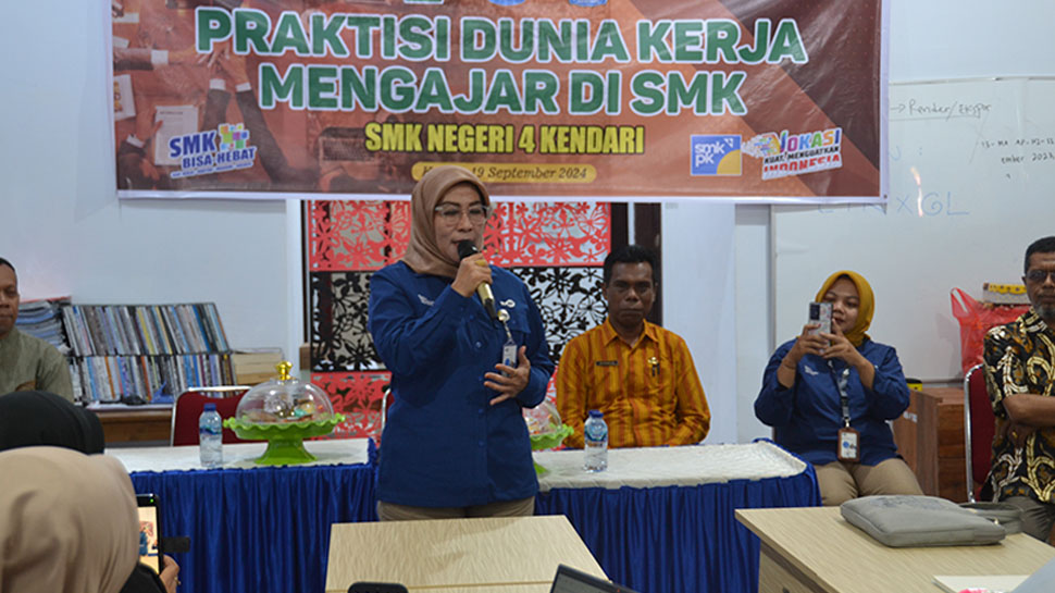 TVRI STASIUN SULAWESI TENGGARA BERSINERGI DENGAN SMKN 4 KENDARI DALAM MENINGKATKAN KEAHLIAN GURU