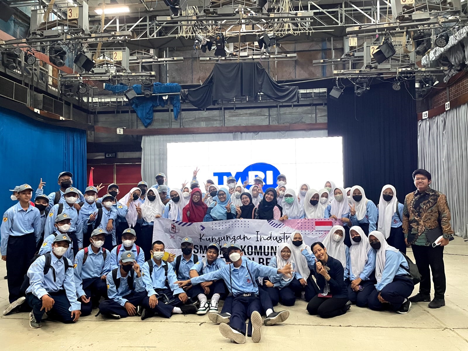 Kunjungan Industri SMK Telekomunikasi Telesandi ke TVRI, Kuatkan Tekad Generasi Muda Ikut Jaga Persatuan dan Kesatuan Bangsa