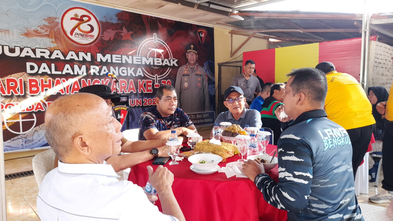 Kepala TVRI Stasiun Bengkulu Hadiri Lomba Menembak Eksekutif Hari Bhayangkara ke 78 Di Mako Brimob Polda Bengkulu 