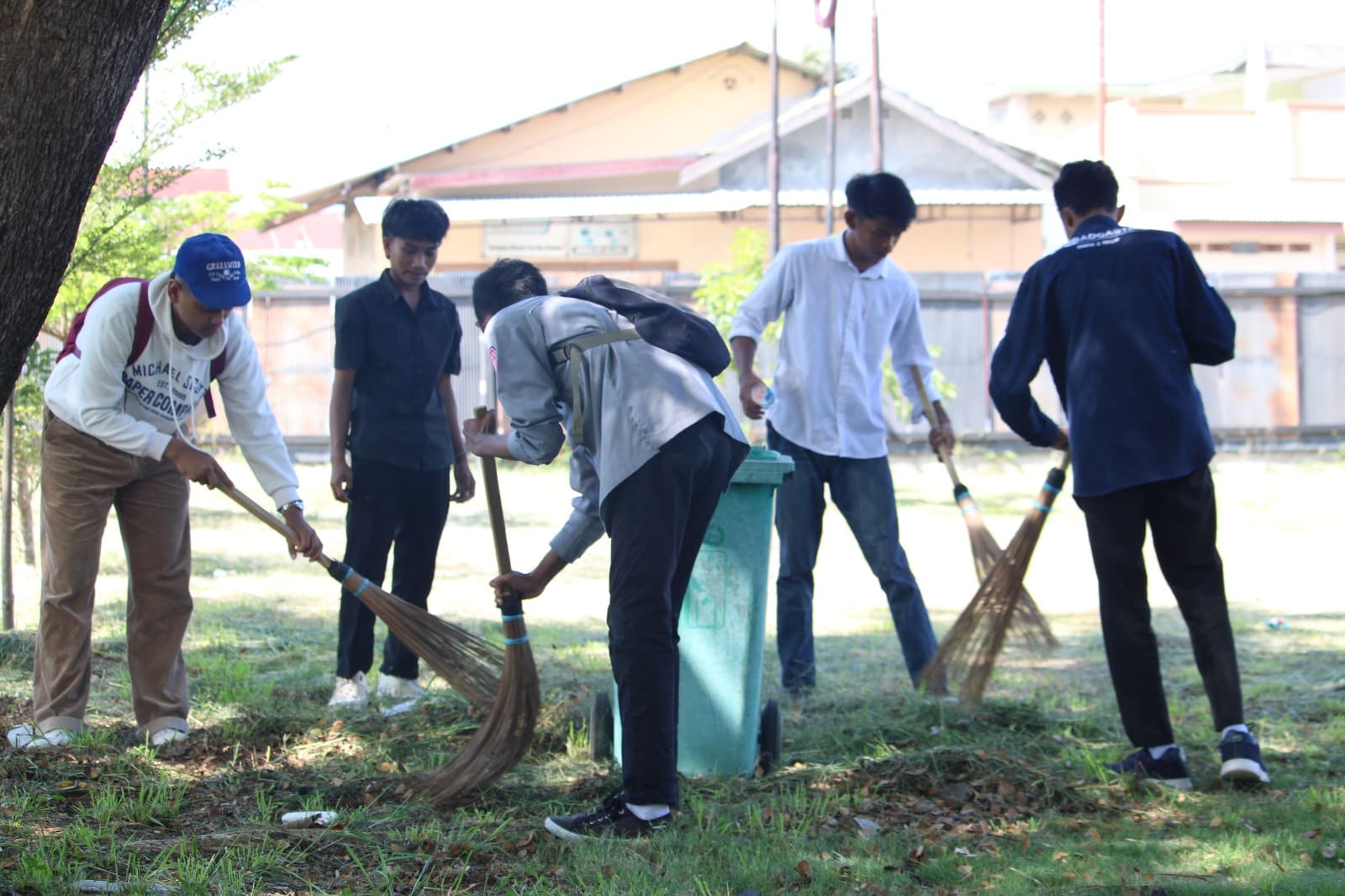 Kegiatan Jumat Bersih di TVRI Stasiun Sulawesi Tengah 