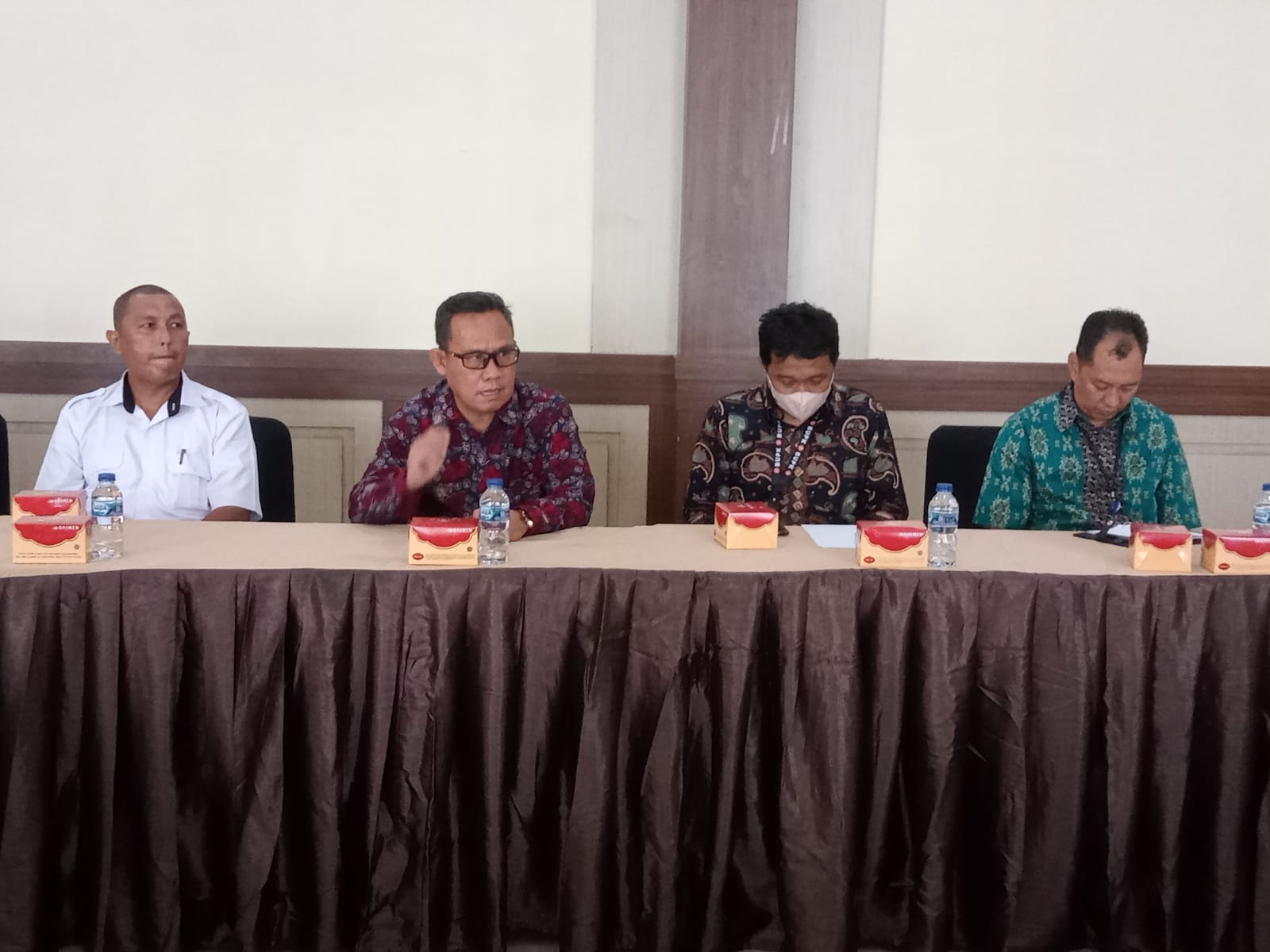 Kepala TVRI Stasiun Jambi Bersama Kepala Tata Usaha TVRI Jambi Menghadiri Forum Konsultasi Publik Standar Pelayanan KPKNL Jambi Tahun 2024