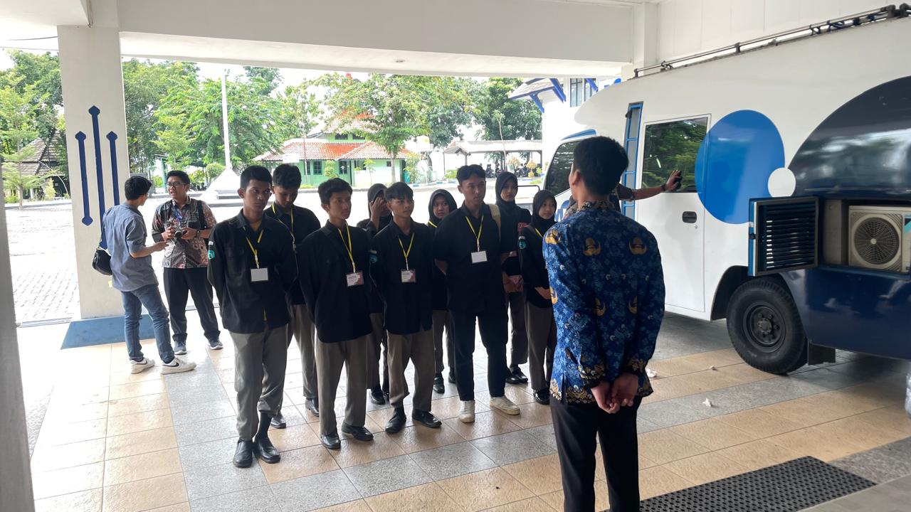 Mengajak Lebih Dekat dengan Dunia Penyiaran: TVRI Stasiun Jawa Tengah Terima Kunjungan SMK Cendekia Kota Cirebon