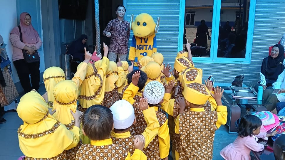 TK Imam Syafi'i Belajar Seru di TVRI Stasiun Kalimantan Barat, Bareng Badut Modi!