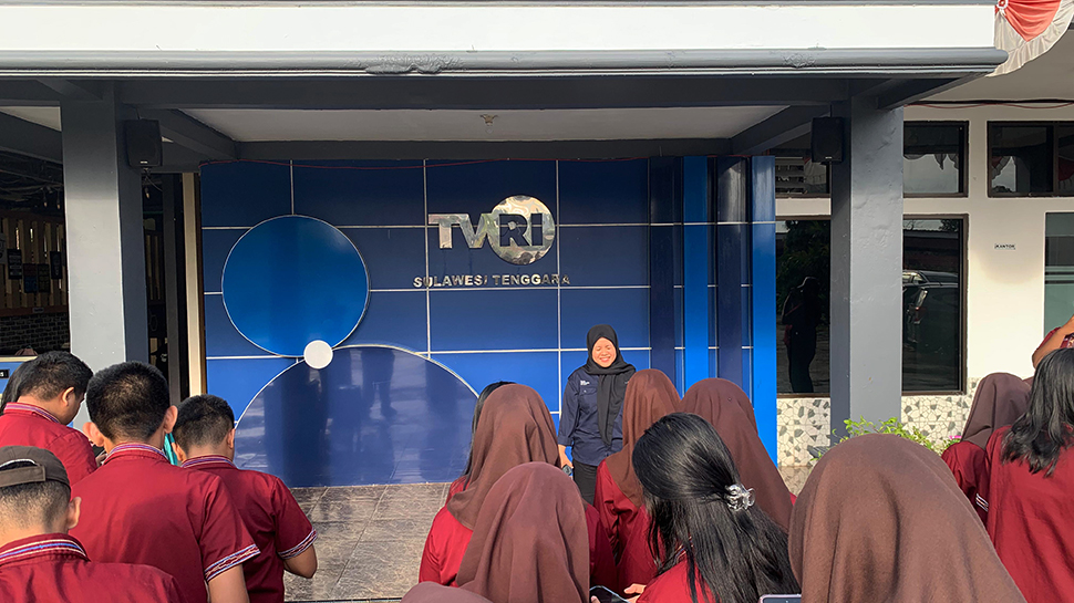 TVRI Sulawesi Tenggara Menerima Kunjungan Industri dari Siswa-Siswi SMA Negeri 4 Kendari